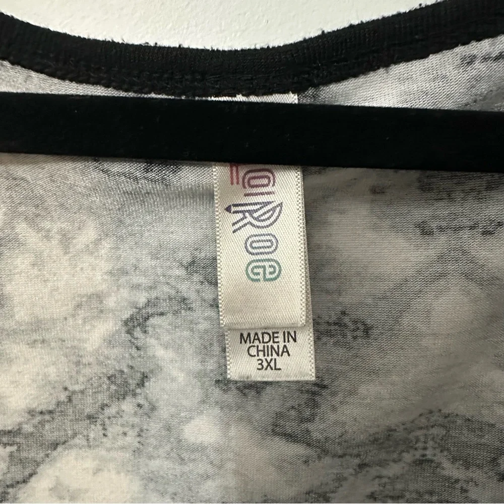 Long Sleeve LuLaRoe Lynnae Tee Top in Tie-Dye! 3X. So comfy with good stretch. - Picture 2 of 3